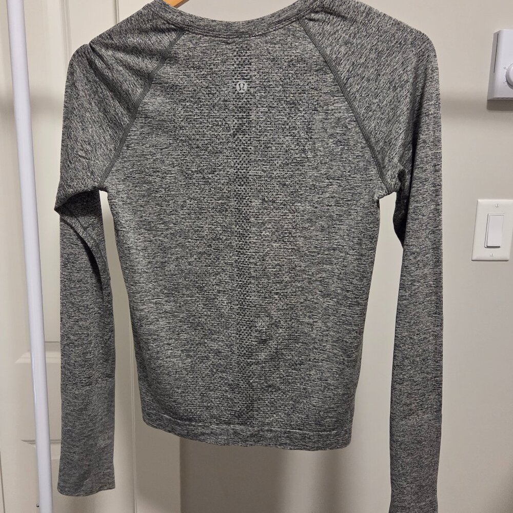 lululemon women's lightweight grey long-sleeve waist-length shirt size 8 - Picture 6 of 7